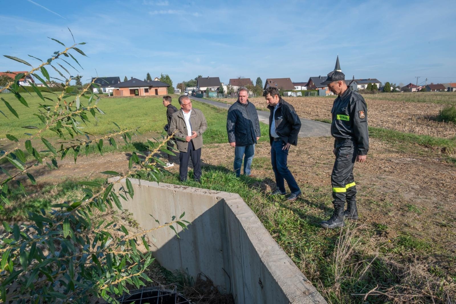 Zdjęcie w galerii na portalu naszraciborz.pl: Wizyta Wojewody Śląskiego w gminach Krzyżanowice i Krzanowice wiadomości z regionu