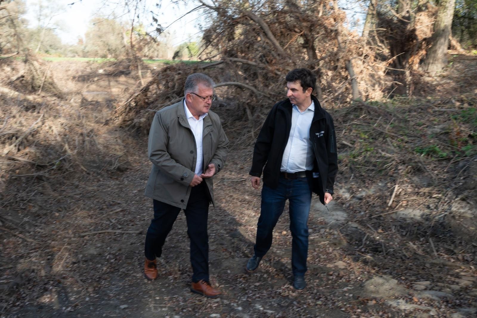 Zdjęcie w galerii na portalu naszraciborz.pl: Wizyta Wojewody Śląskiego w gminach Krzyżanowice i Krzanowice wiadomości z regionu