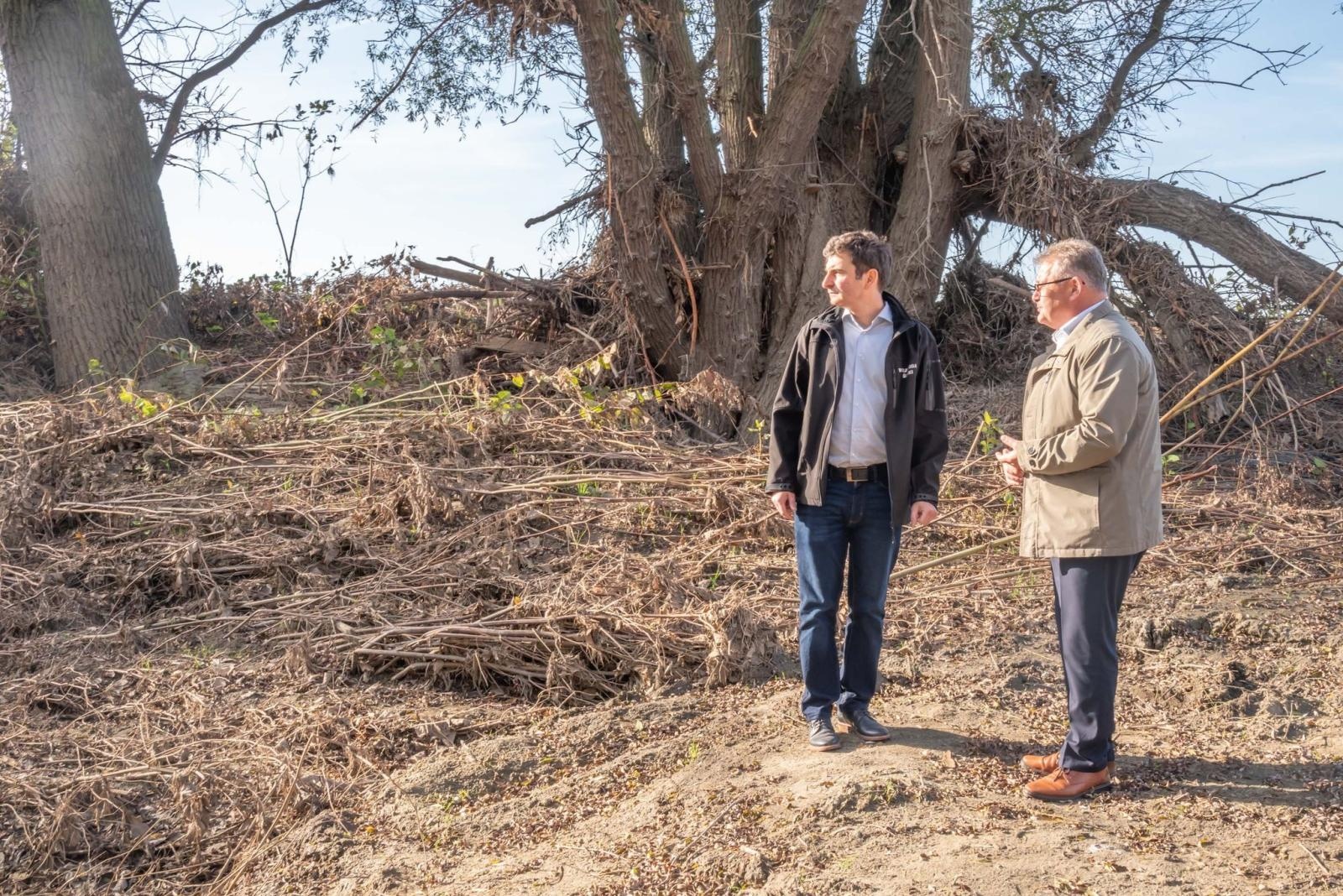 Zdjęcie w galerii na portalu naszraciborz.pl: Wizyta Wojewody Śląskiego w gminach Krzyżanowice i Krzanowice wiadomości z regionu