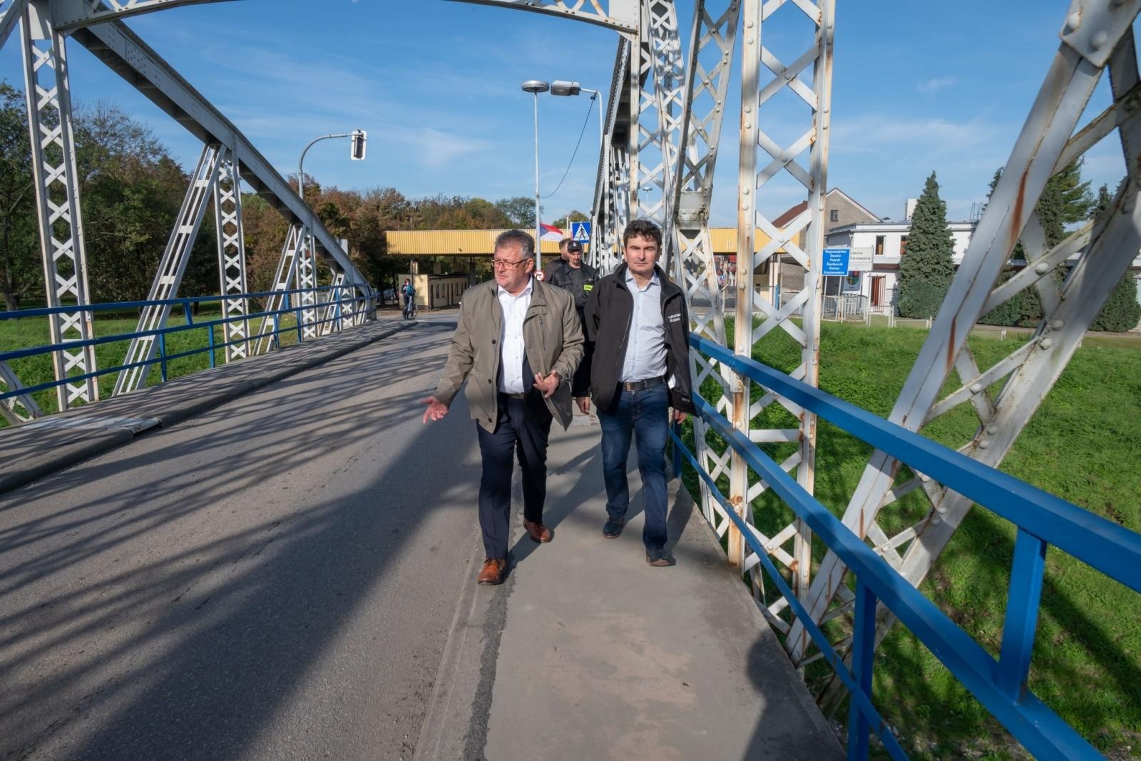 Zdjęcie w galerii na portalu naszraciborz.pl: Wizyta Wojewody Śląskiego w gminach Krzyżanowice i Krzanowice wiadomości z regionu