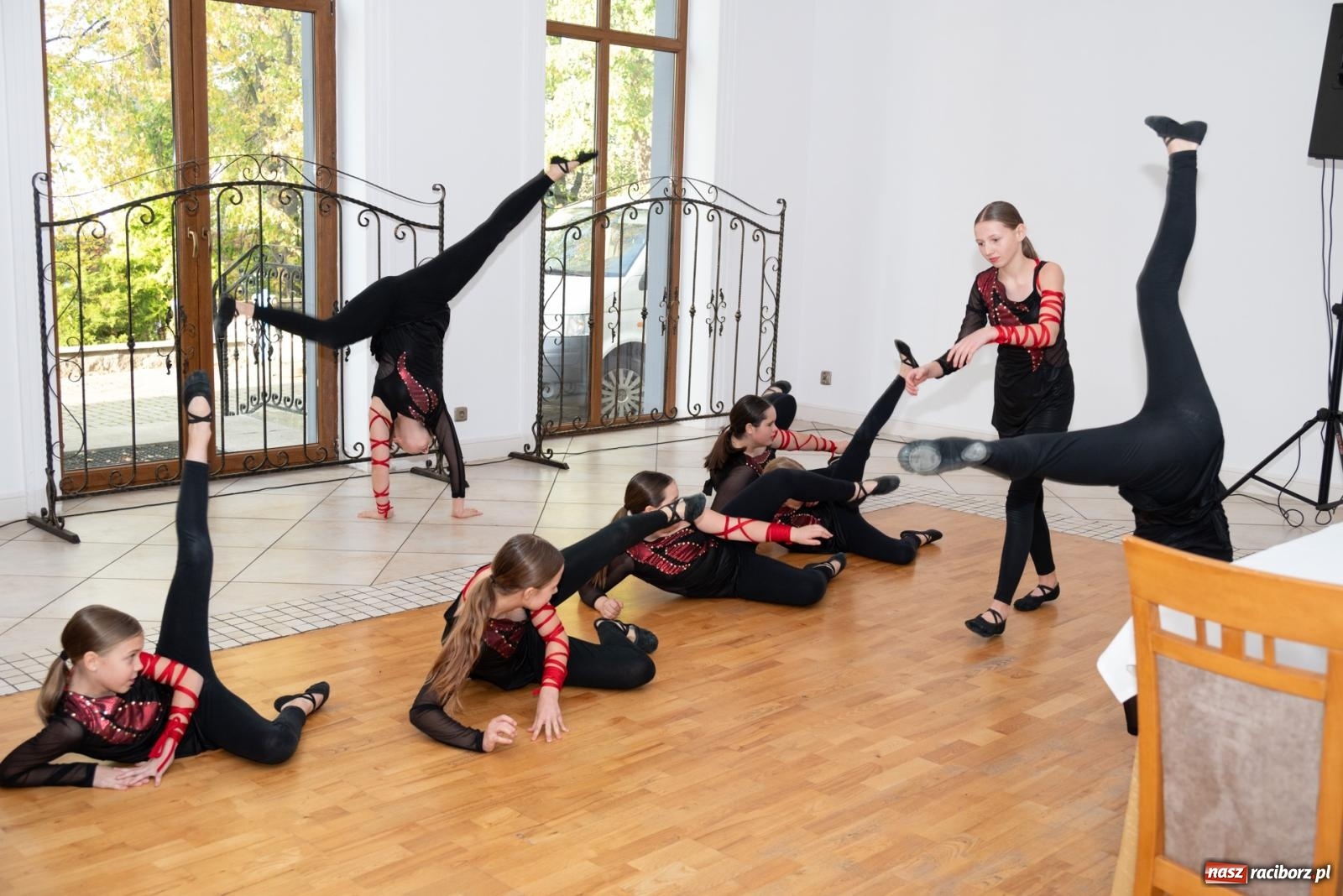 Zdjęcie w galerii na portalu naszraciborz.pl: Gminne obchody Dnia Edukacji Narodowej w Pietrowicach Wielkich wiadomości z regionu