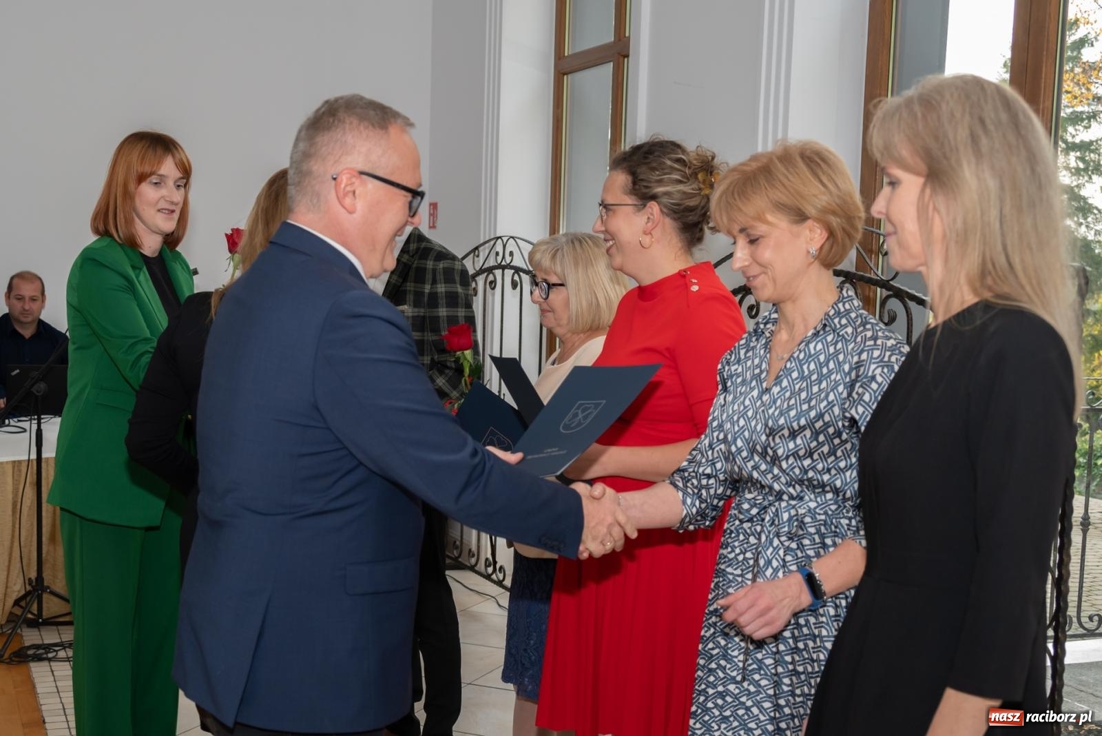 Zdjęcie w galerii na portalu naszraciborz.pl: Gminne obchody Dnia Edukacji Narodowej w Pietrowicach Wielkich wiadomości z regionu