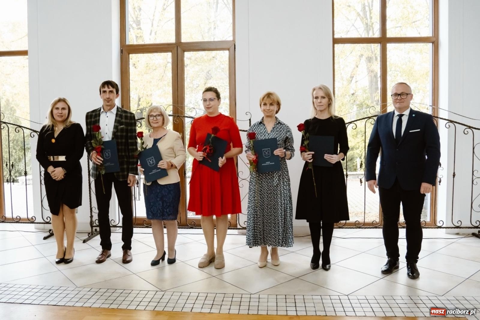 Zdjęcie w galerii na portalu naszraciborz.pl: Gminne obchody Dnia Edukacji Narodowej w Pietrowicach Wielkich wiadomości z regionu