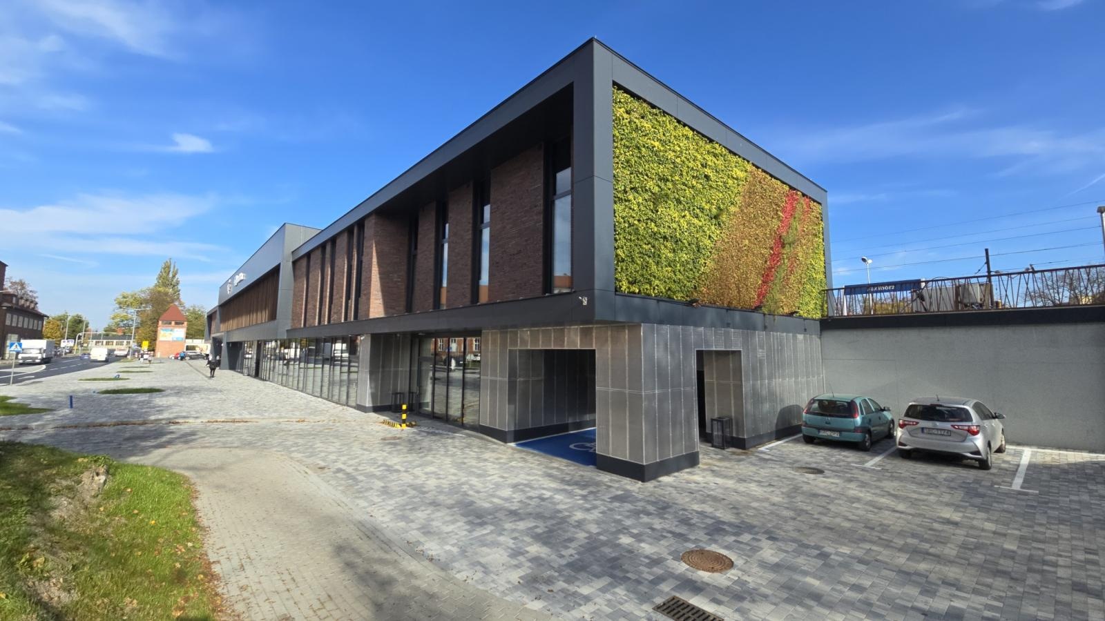 Zdjęcie w galerii na portalu naszraciborz.pl: PKP S.A. udostępniła dworzec podróżnym wiadomości z regionu