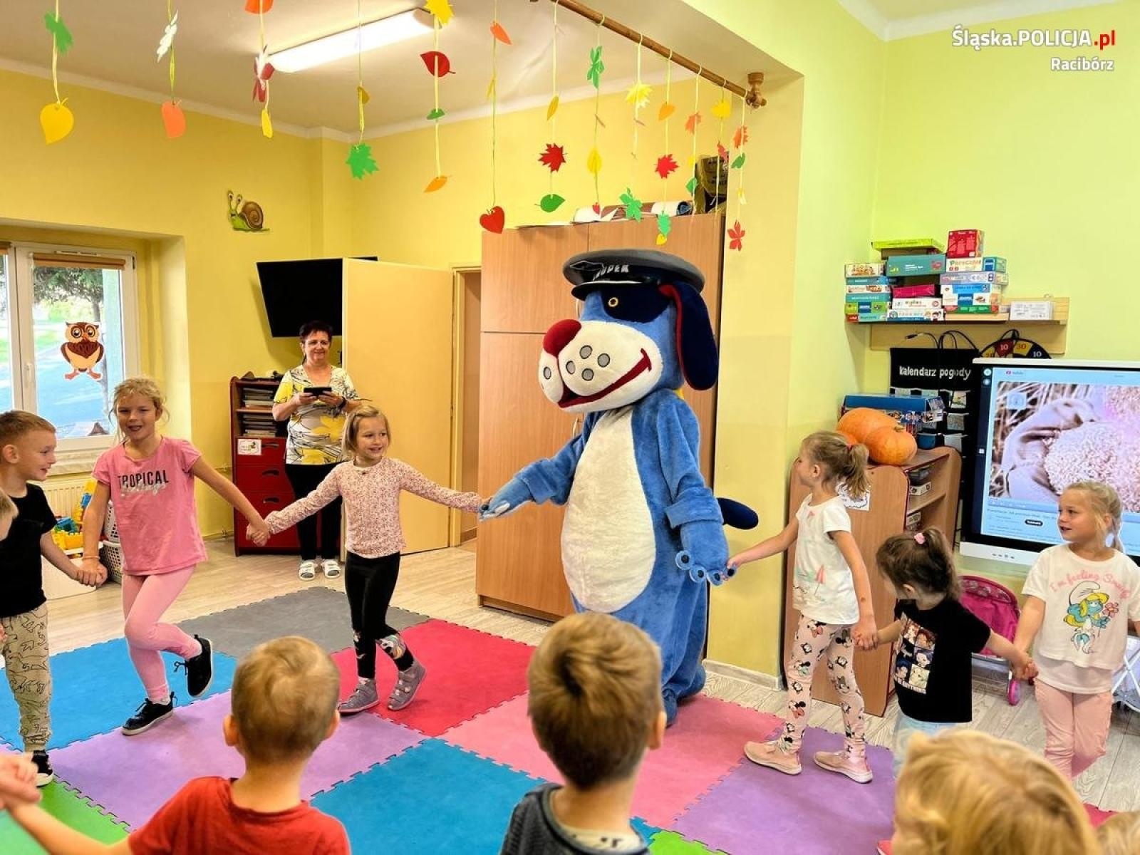 Zdjęcie w galerii na portalu naszraciborz.pl: Policjant i Sznupek gośćmi przedszkolaków w Grzegorzowicach i Brzeźnicy wiadomości z regionu