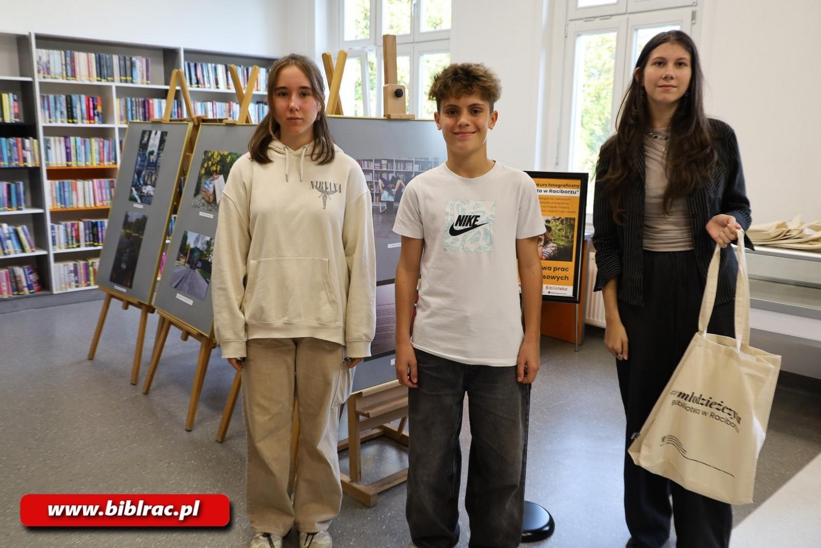 Zdjęcie w galerii na portalu naszraciborz.pl: Gdzie się czyta w Raciborzu. Wyniki konkursu wiadomości z regionu