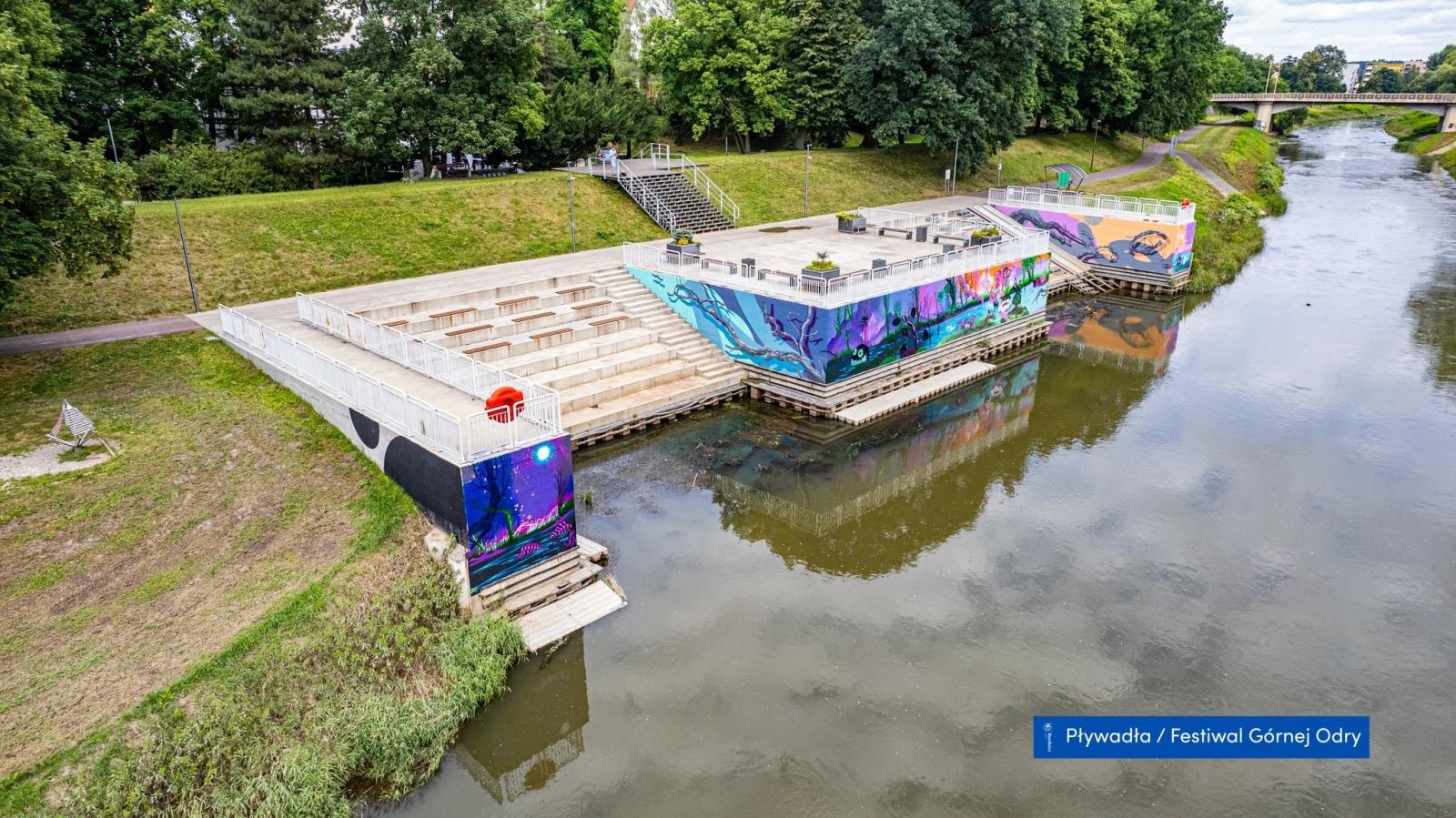 Zdjęcie w galerii na portalu naszraciborz.pl: Mural wdzięczności we Wrocławiu: raciborzanin oddaje hołd bohaterom powodzi wiadomości z regionu