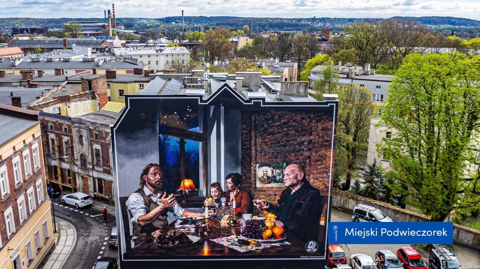 Zdjęcie w galerii na portalu naszraciborz.pl: Mural wdzięczności we Wrocławiu: raciborzanin oddaje hołd bohaterom powodzi wiadomości z regionu