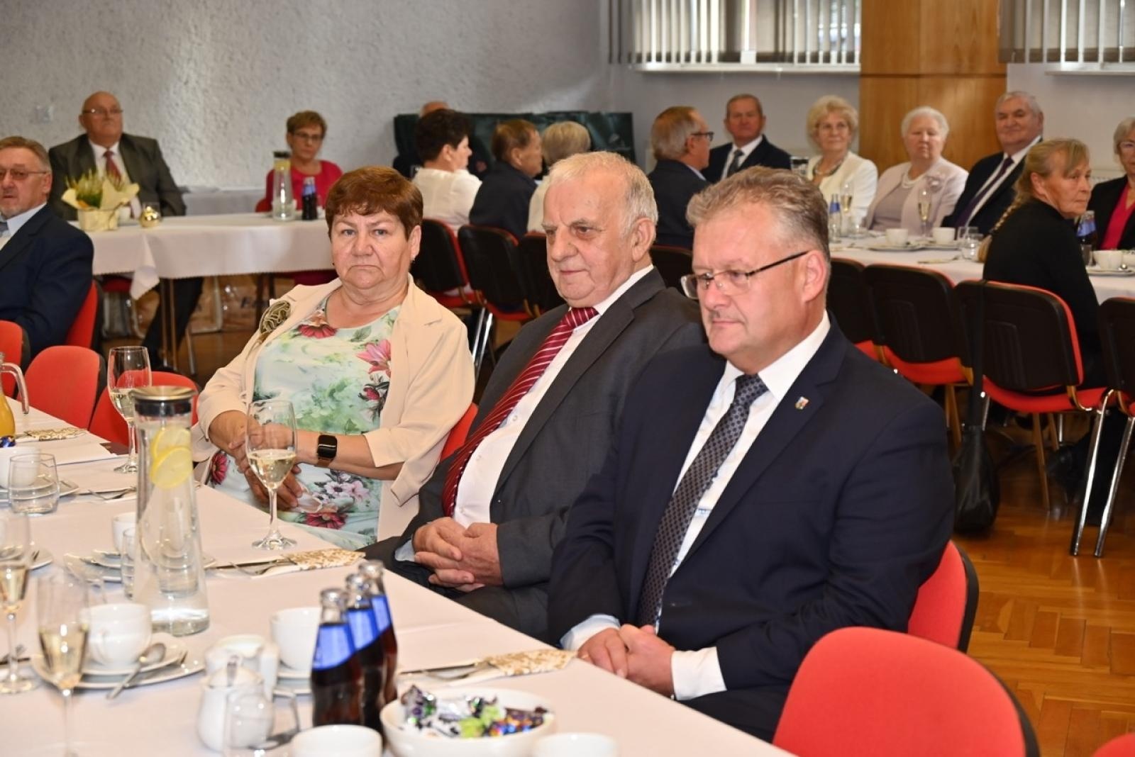 Zdjęcie w galerii na portalu naszraciborz.pl: Blisko trzydzieści par świętowało złote gody w Krzyżanowicach wiadomości z regionu