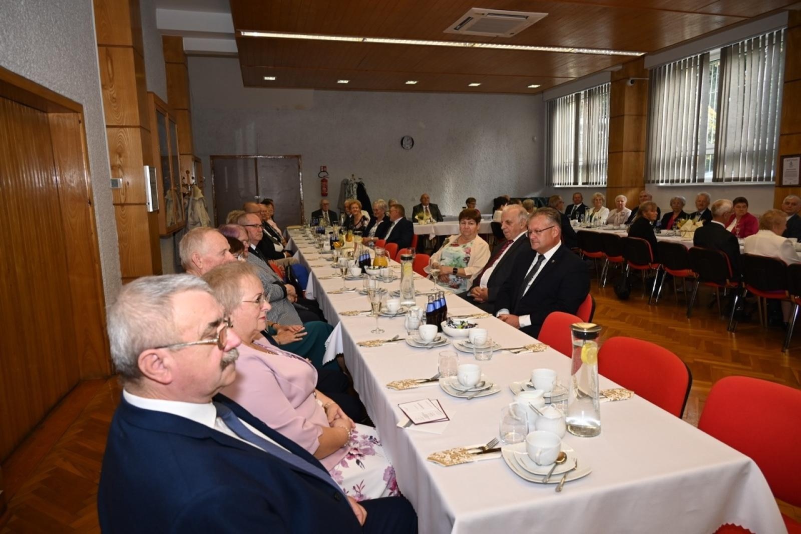 Zdjęcie w galerii na portalu naszraciborz.pl: Blisko trzydzieści par świętowało złote gody w Krzyżanowicach wiadomości z regionu