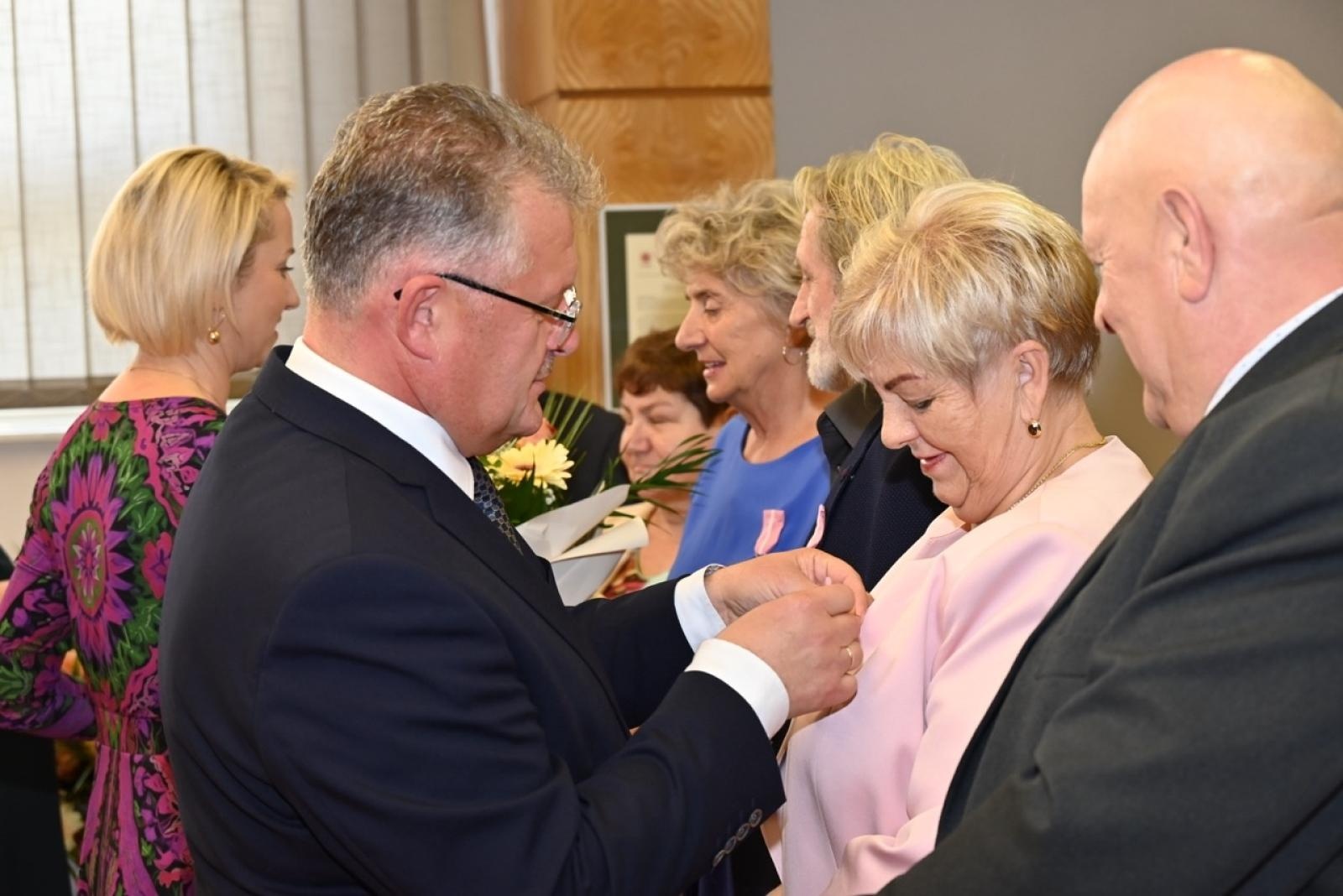 Zdjęcie w galerii na portalu naszraciborz.pl: Blisko trzydzieści par świętowało złote gody w Krzyżanowicach wiadomości z regionu