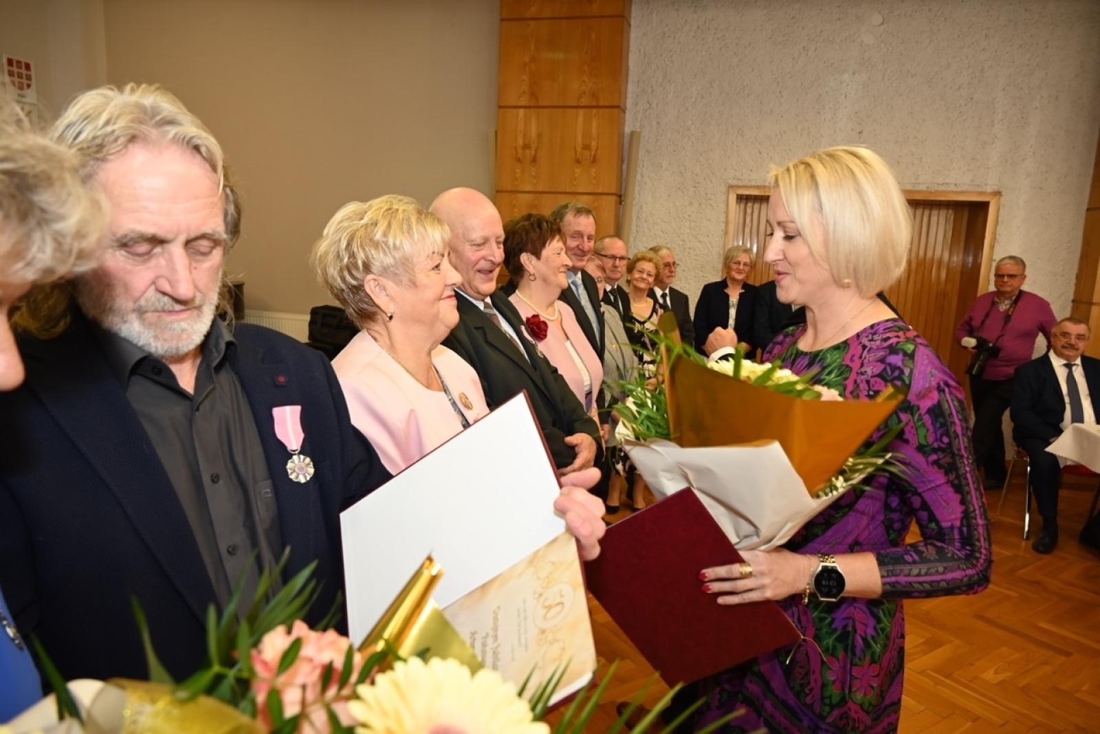 Zdjęcie w galerii na portalu naszraciborz.pl: Blisko trzydzieści par świętowało złote gody w Krzyżanowicach wiadomości z regionu