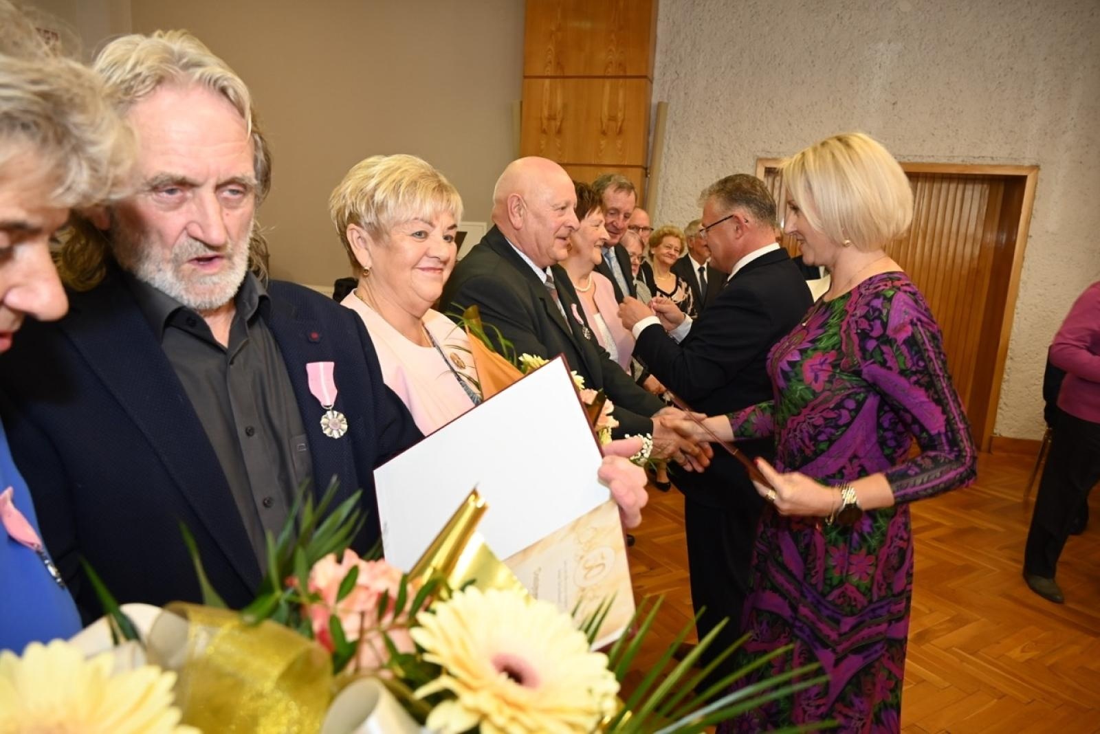 Zdjęcie w galerii na portalu naszraciborz.pl: Blisko trzydzieści par świętowało złote gody w Krzyżanowicach wiadomości z regionu