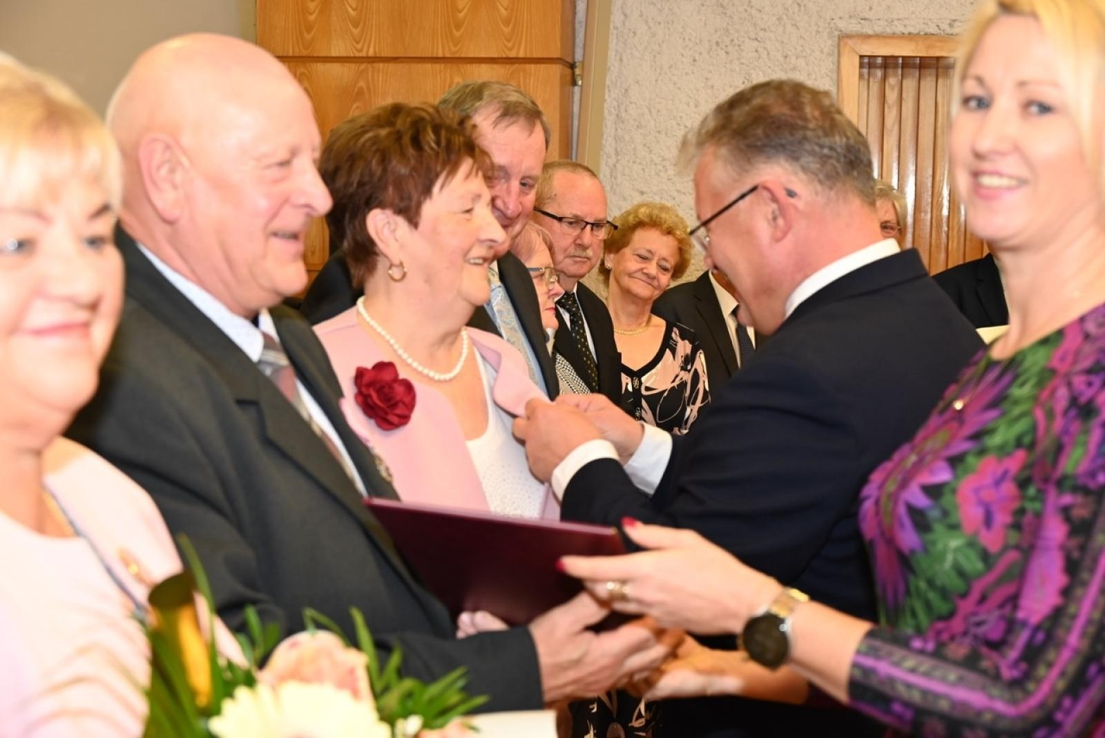 Zdjęcie w galerii na portalu naszraciborz.pl: Blisko trzydzieści par świętowało złote gody w Krzyżanowicach wiadomości z regionu
