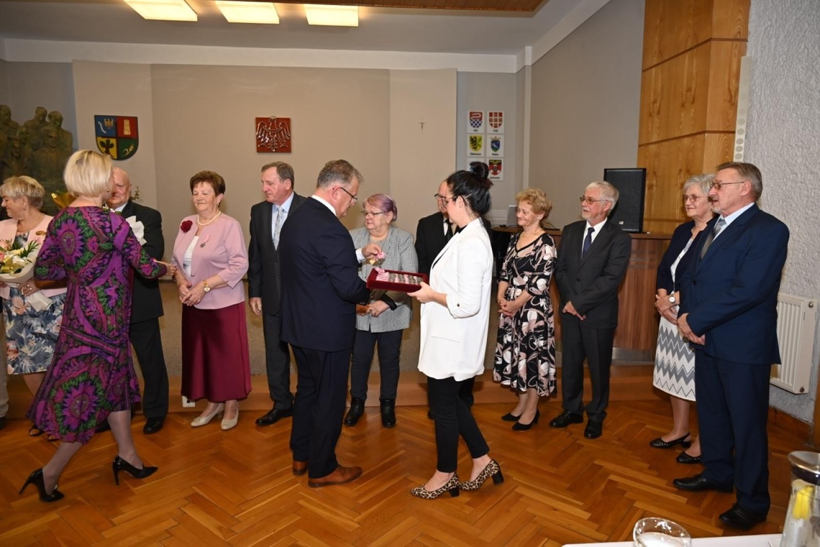 Zdjęcie w galerii na portalu naszraciborz.pl: Blisko trzydzieści par świętowało złote gody w Krzyżanowicach wiadomości z regionu