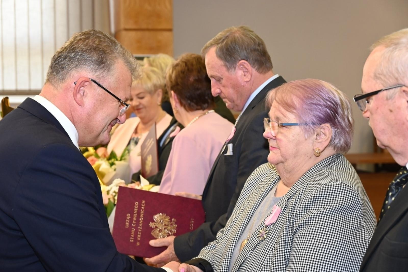 Zdjęcie w galerii na portalu naszraciborz.pl: Blisko trzydzieści par świętowało złote gody w Krzyżanowicach wiadomości z regionu