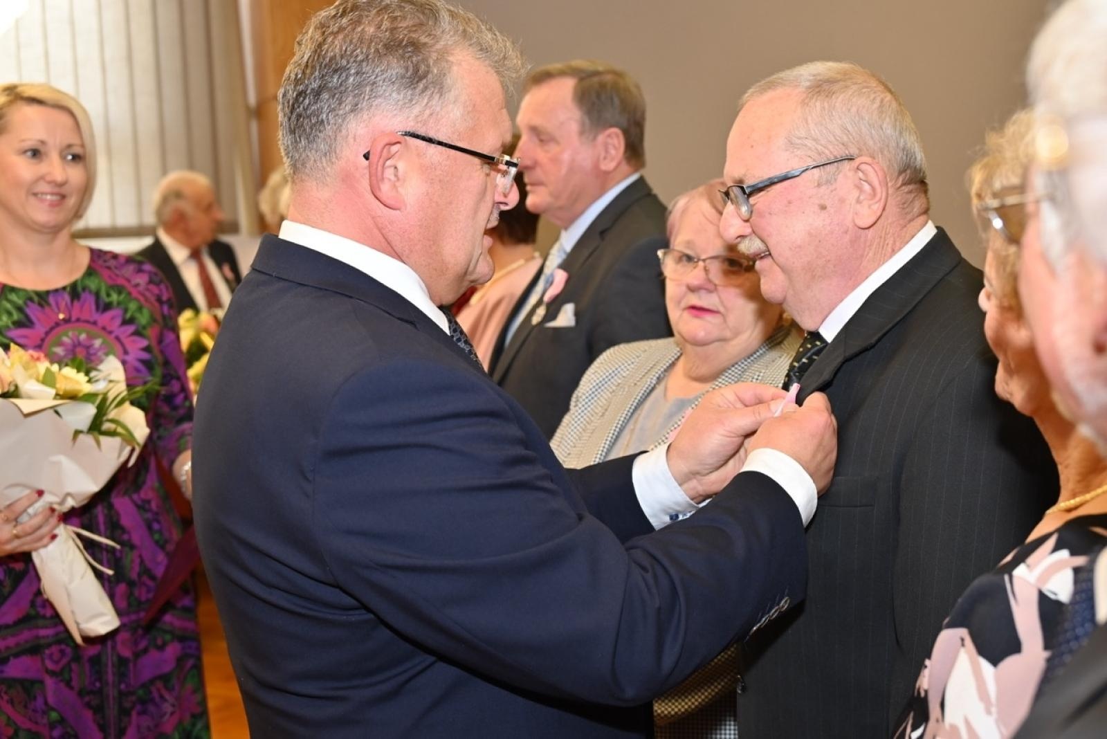 Zdjęcie w galerii na portalu naszraciborz.pl: Blisko trzydzieści par świętowało złote gody w Krzyżanowicach wiadomości z regionu