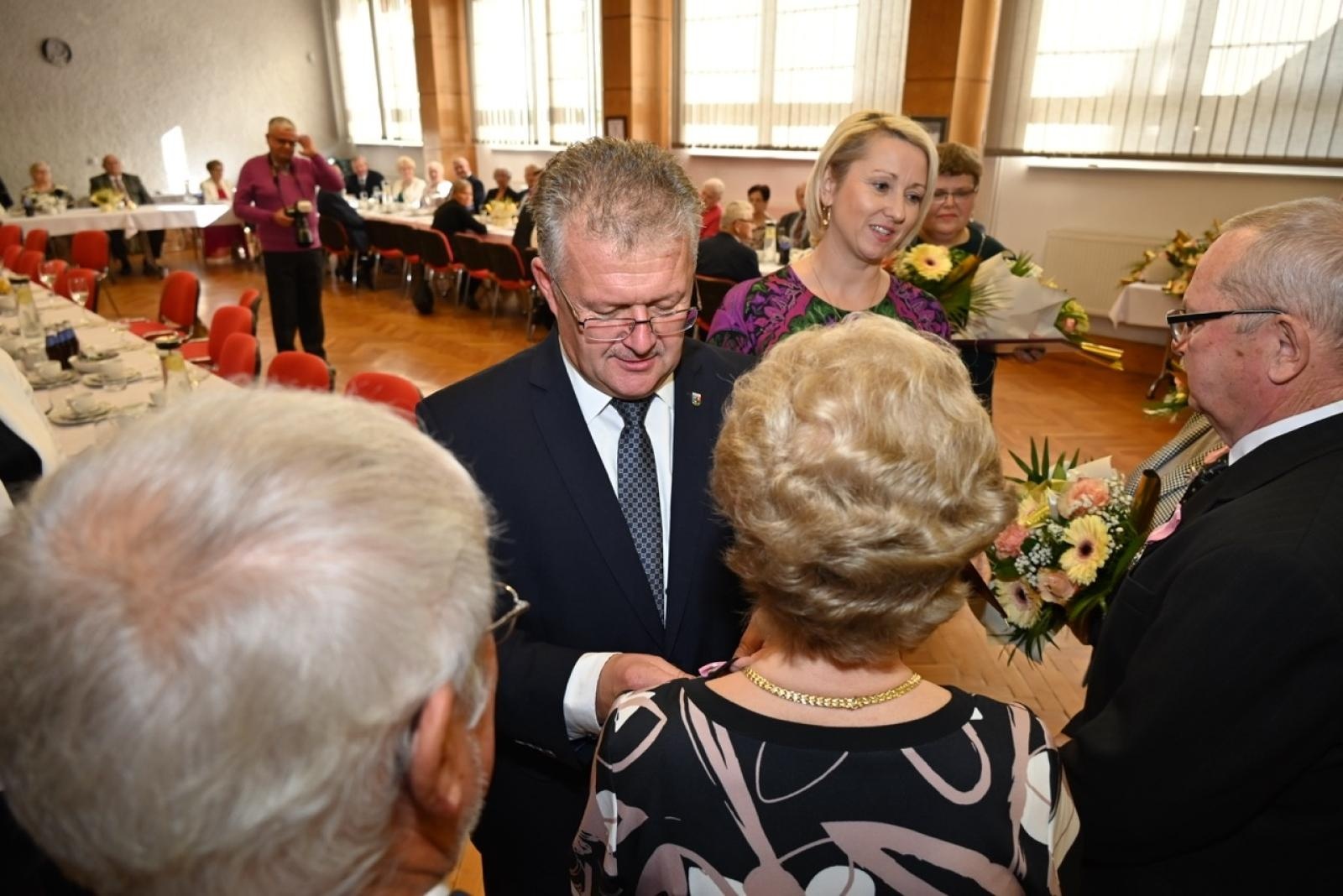 Zdjęcie w galerii na portalu naszraciborz.pl: Blisko trzydzieści par świętowało złote gody w Krzyżanowicach wiadomości z regionu