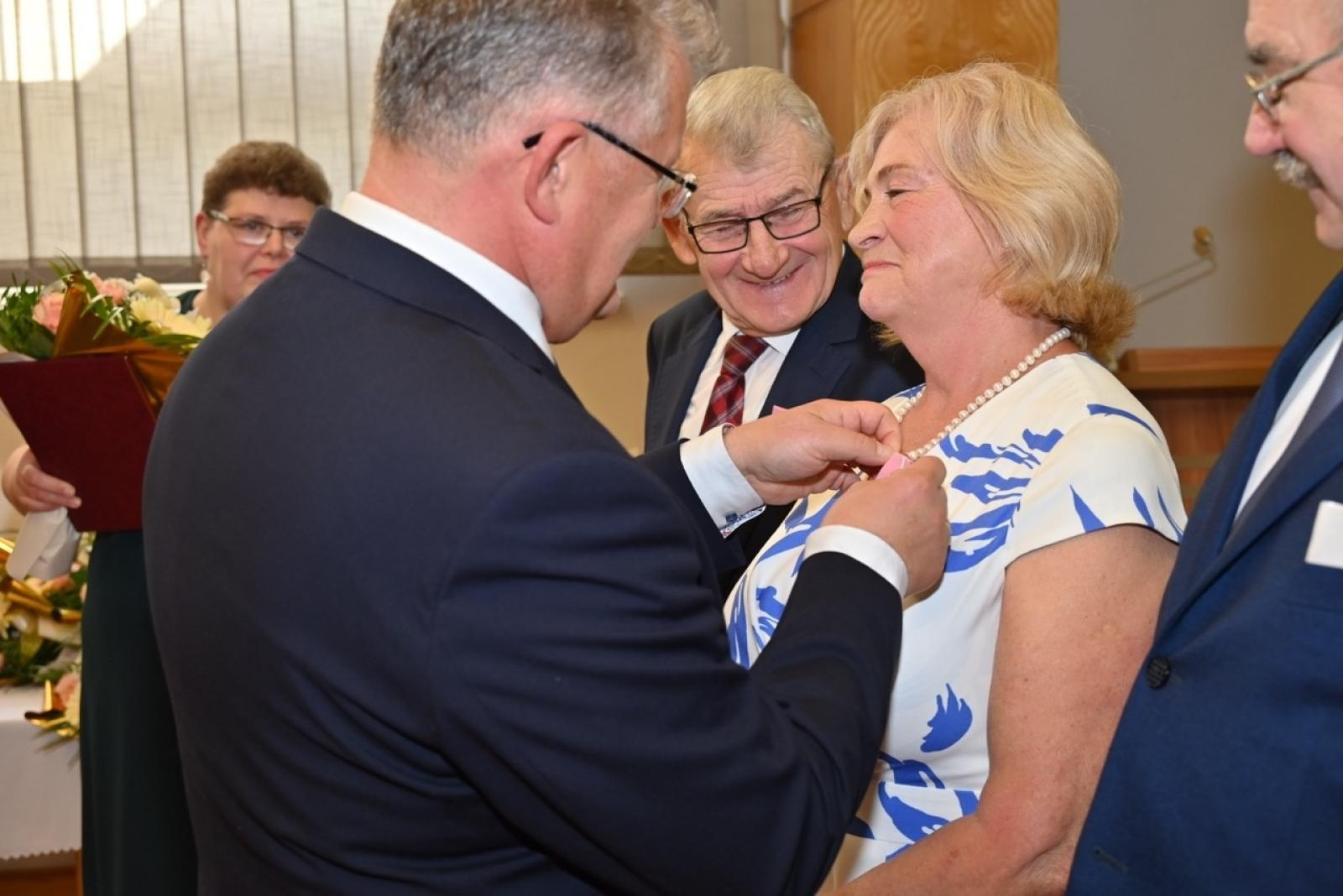 Zdjęcie w galerii na portalu naszraciborz.pl: Blisko trzydzieści par świętowało złote gody w Krzyżanowicach wiadomości z regionu