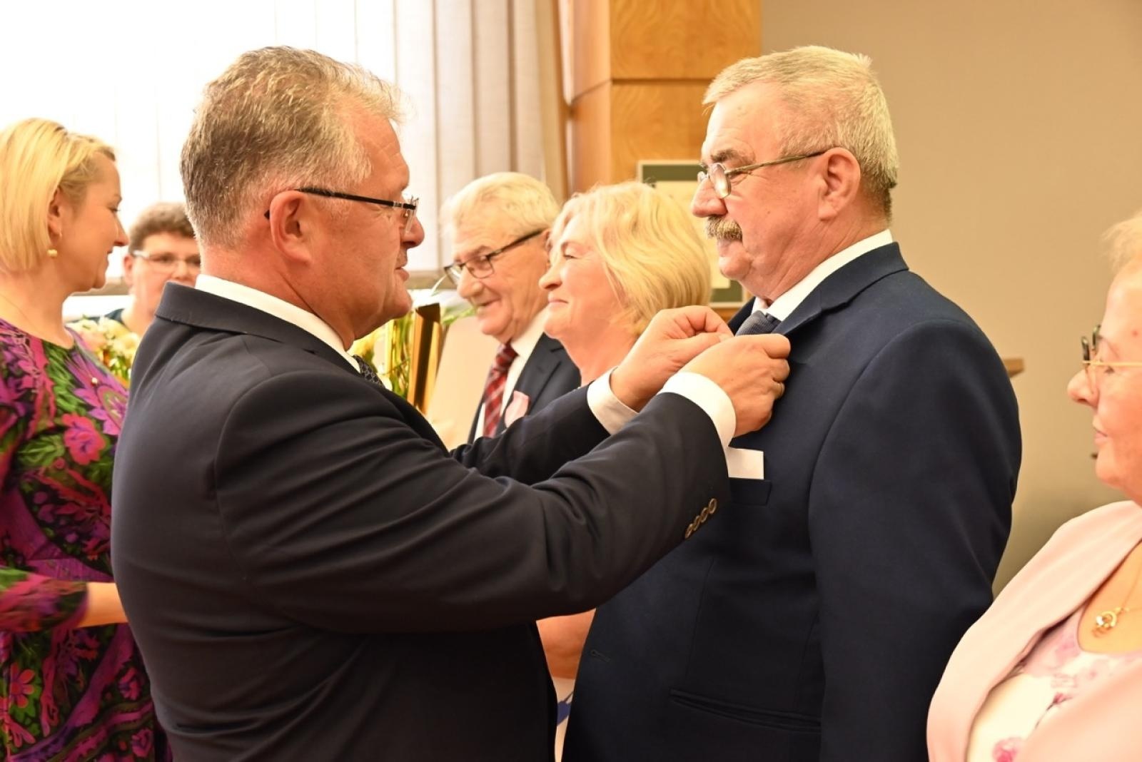 Zdjęcie w galerii na portalu naszraciborz.pl: Blisko trzydzieści par świętowało złote gody w Krzyżanowicach wiadomości z regionu