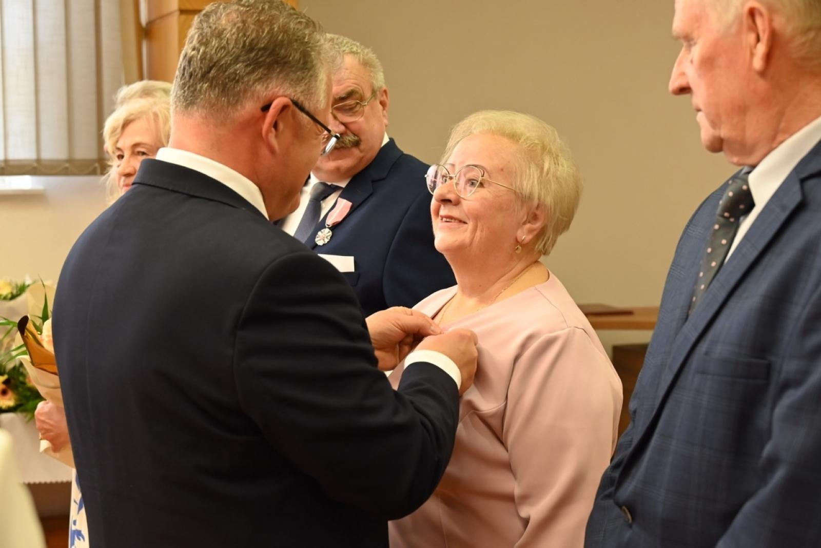 Zdjęcie w galerii na portalu naszraciborz.pl: Blisko trzydzieści par świętowało złote gody w Krzyżanowicach wiadomości z regionu