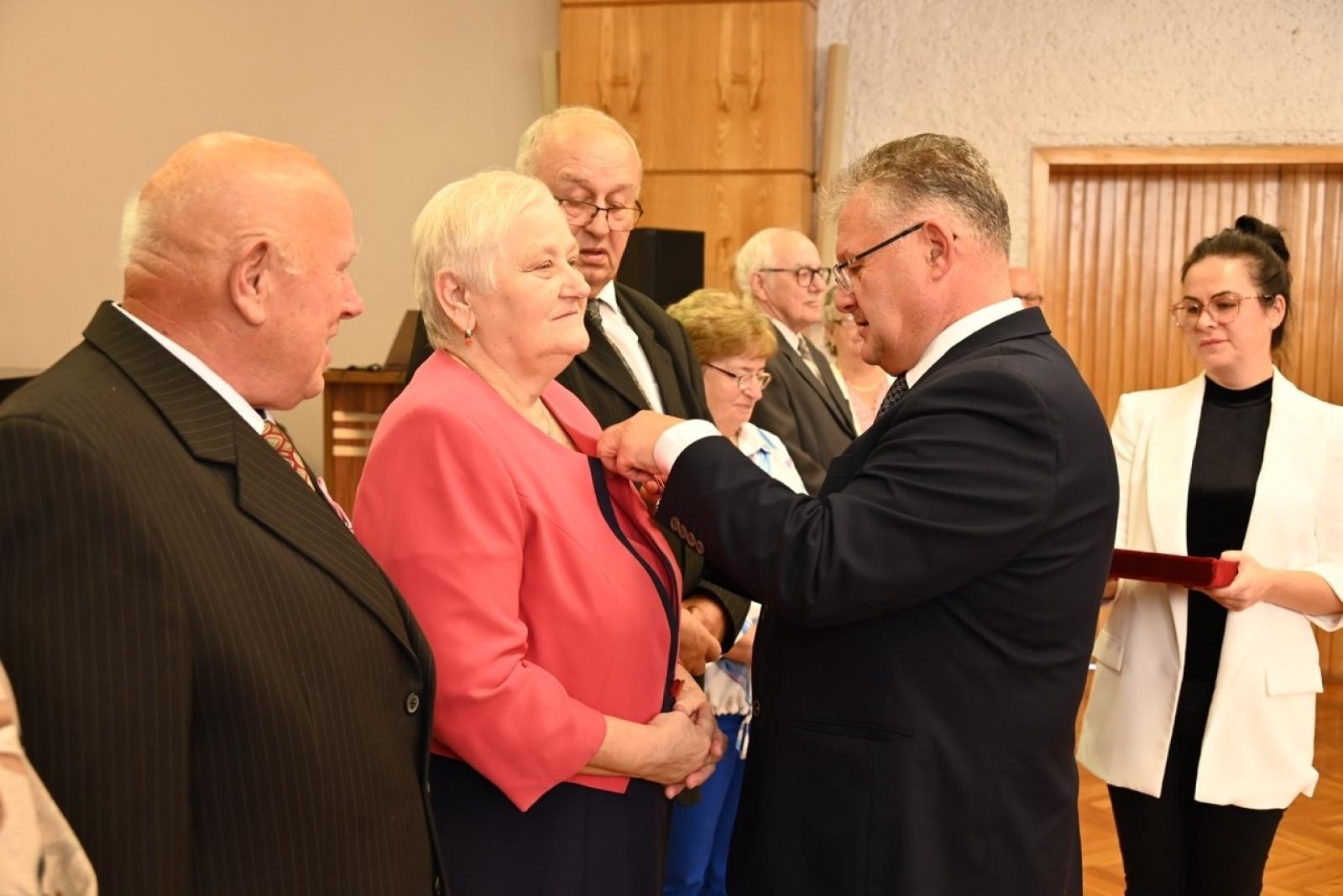 Zdjęcie w galerii na portalu naszraciborz.pl: Blisko trzydzieści par świętowało złote gody w Krzyżanowicach wiadomości z regionu