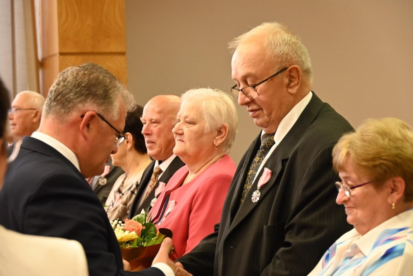 Zdjęcie w galerii na portalu naszraciborz.pl: Blisko trzydzieści par świętowało złote gody w Krzyżanowicach wiadomości z regionu