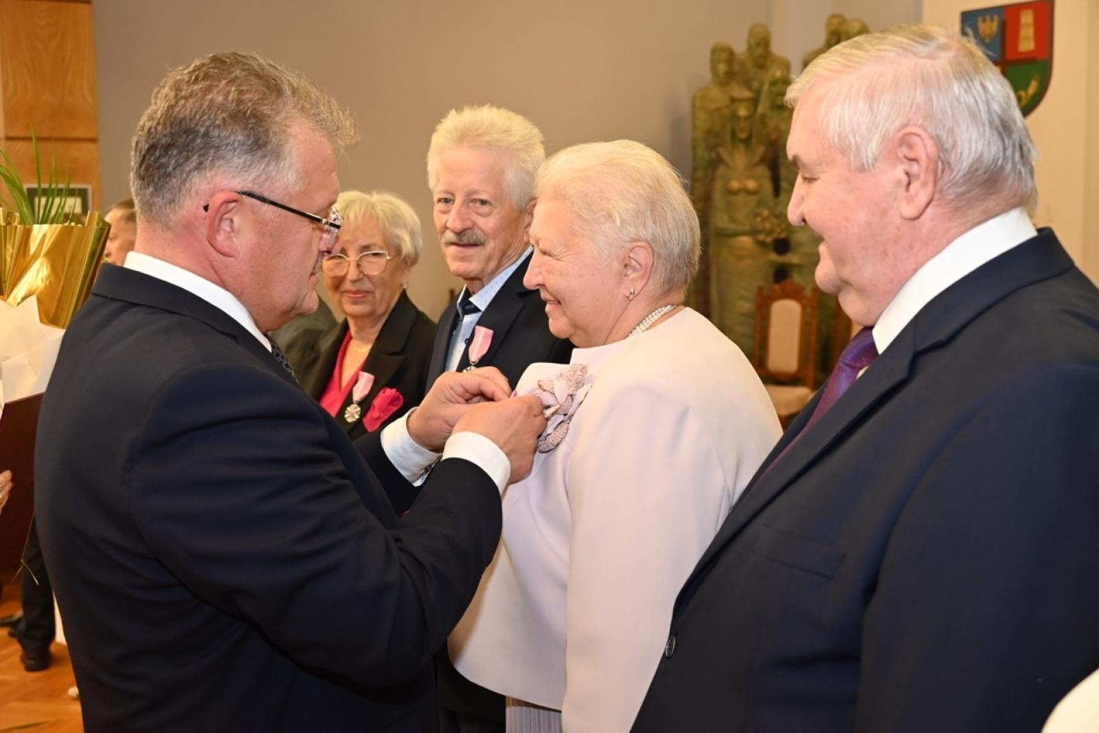 Zdjęcie w galerii na portalu naszraciborz.pl: Blisko trzydzieści par świętowało złote gody w Krzyżanowicach wiadomości z regionu