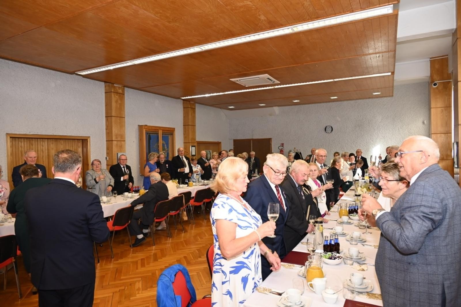 Zdjęcie w galerii na portalu naszraciborz.pl: Blisko trzydzieści par świętowało złote gody w Krzyżanowicach wiadomości z regionu