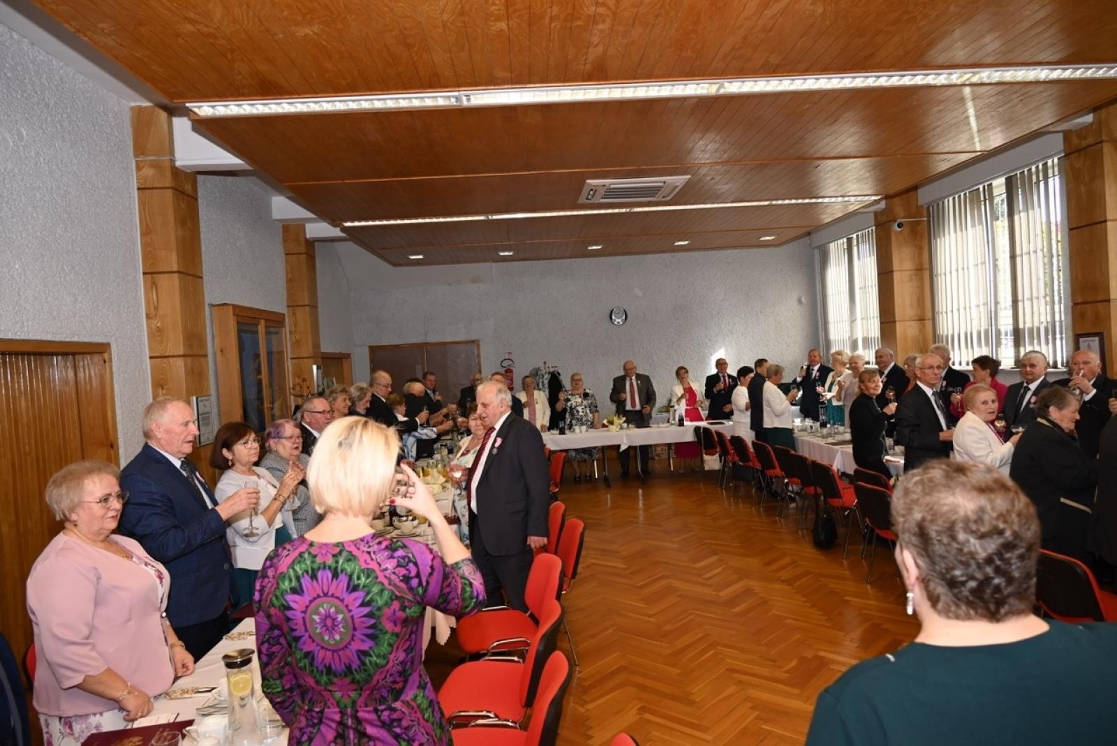 Zdjęcie w galerii na portalu naszraciborz.pl: Blisko trzydzieści par świętowało złote gody w Krzyżanowicach wiadomości z regionu