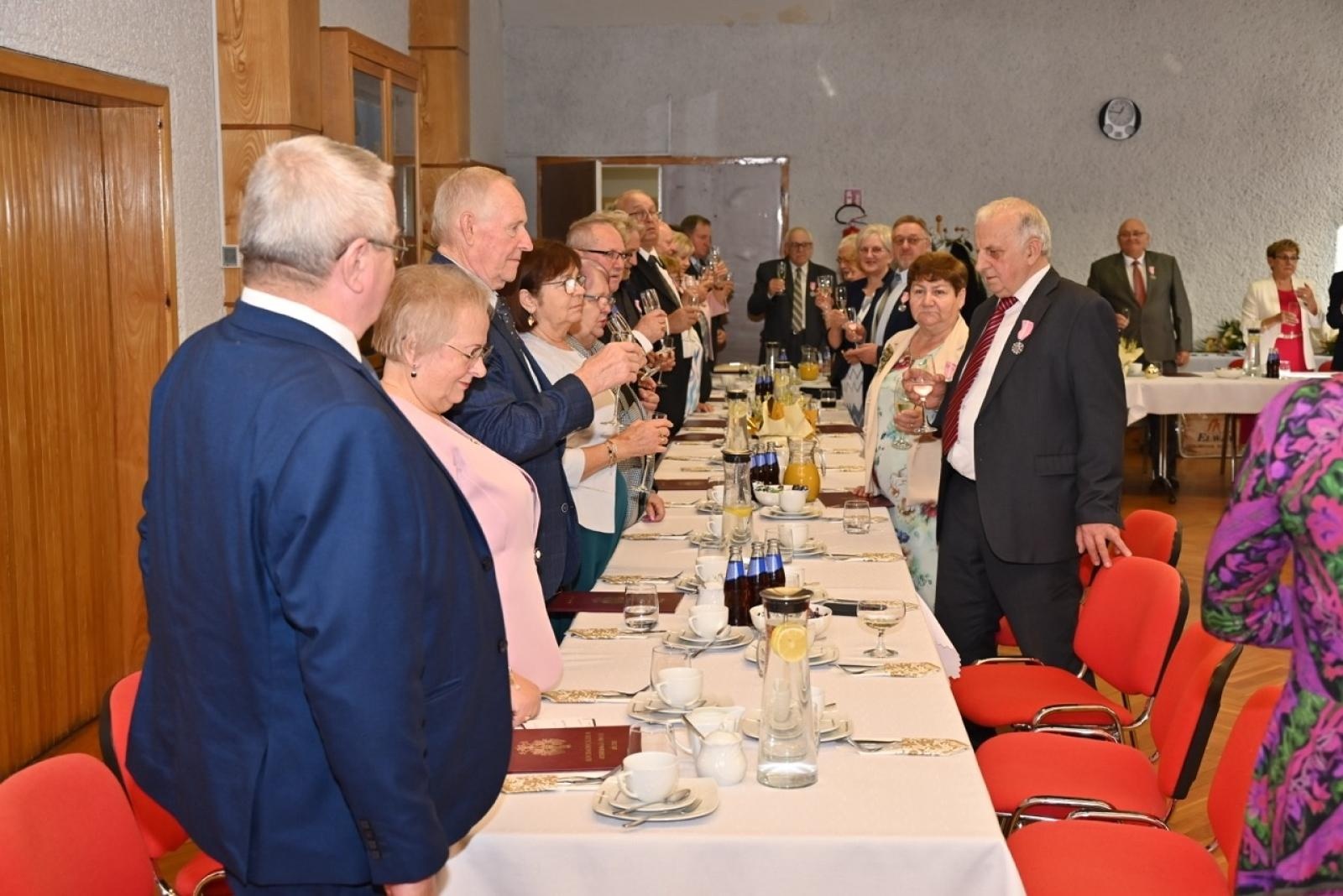 Zdjęcie w galerii na portalu naszraciborz.pl: Blisko trzydzieści par świętowało złote gody w Krzyżanowicach wiadomości z regionu