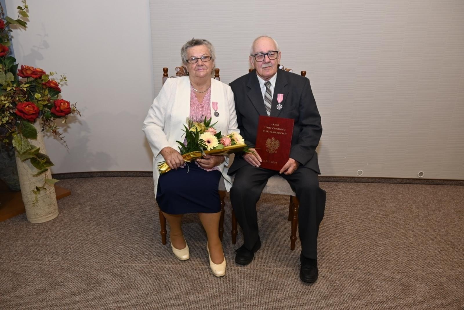 Zdjęcie w galerii na portalu naszraciborz.pl: Blisko trzydzieści par świętowało złote gody w Krzyżanowicach wiadomości z regionu