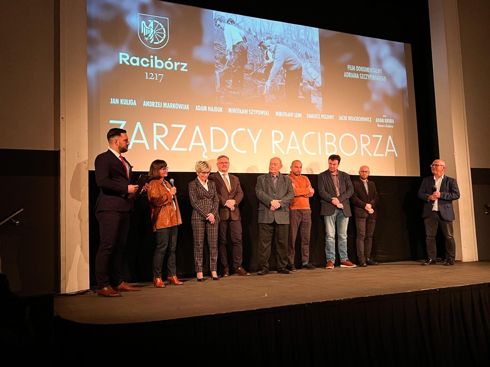 Zdjęcie w galerii na portalu naszraciborz.pl: Nie da się pogodzić Trumpa z Harris. Film o włodarzach Raciborza po premierze  wiadomości z regionu