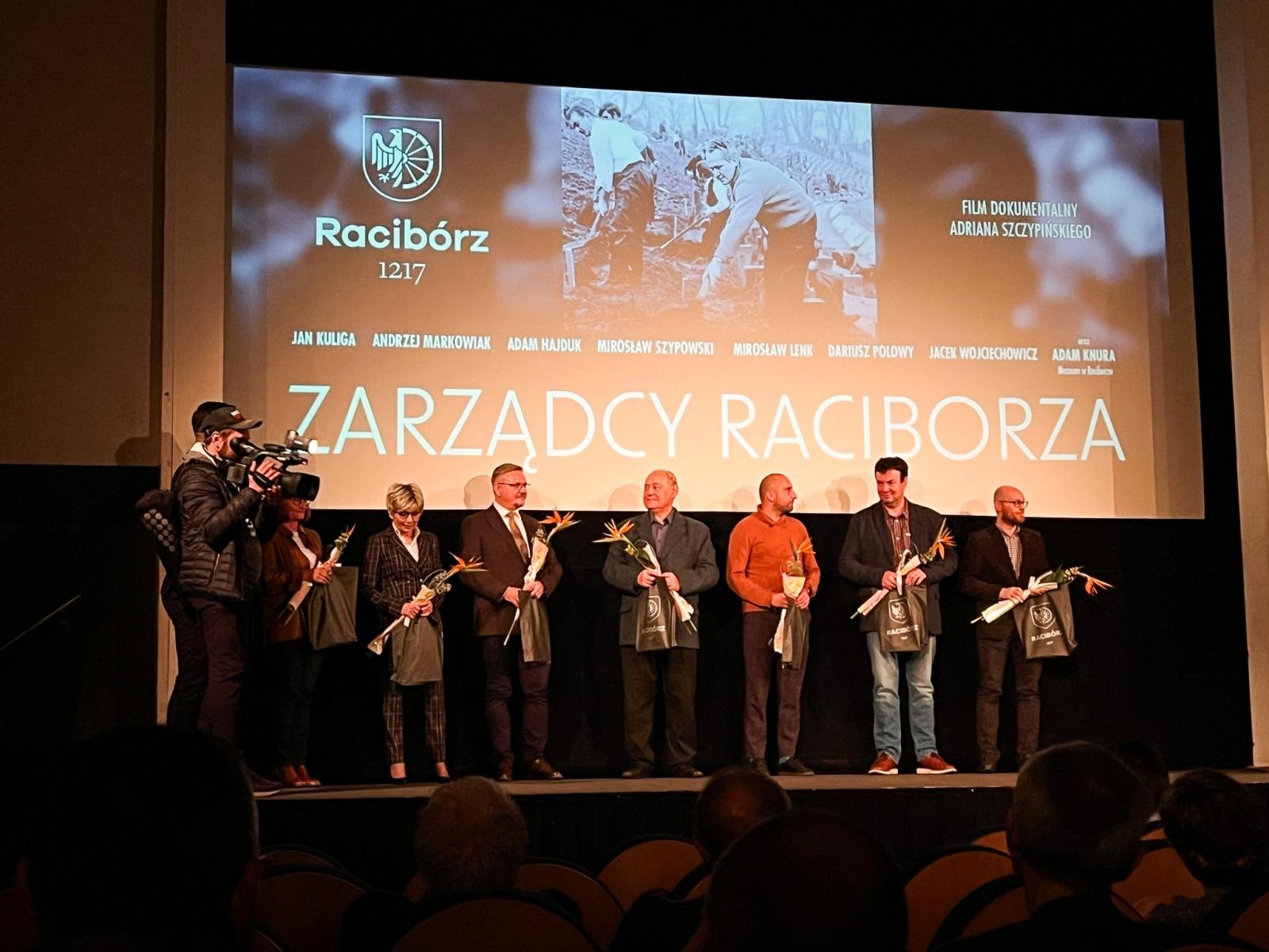 Zdjęcie w galerii na portalu naszraciborz.pl: Nie da się pogodzić Trumpa z Harris. Film o włodarzach Raciborza po premierze  wiadomości z regionu