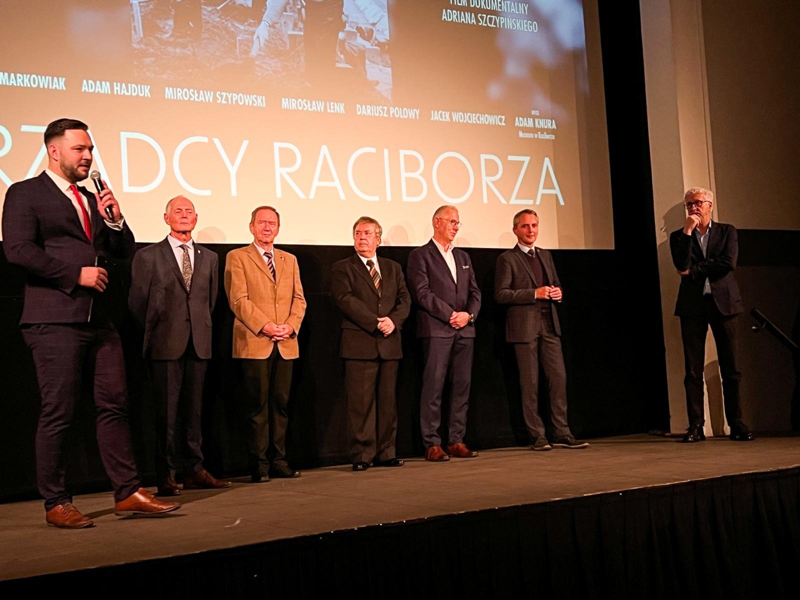 Zdjęcie w galerii na portalu naszraciborz.pl: Nie da się pogodzić Trumpa z Harris. Film o włodarzach Raciborza po premierze  wiadomości z regionu