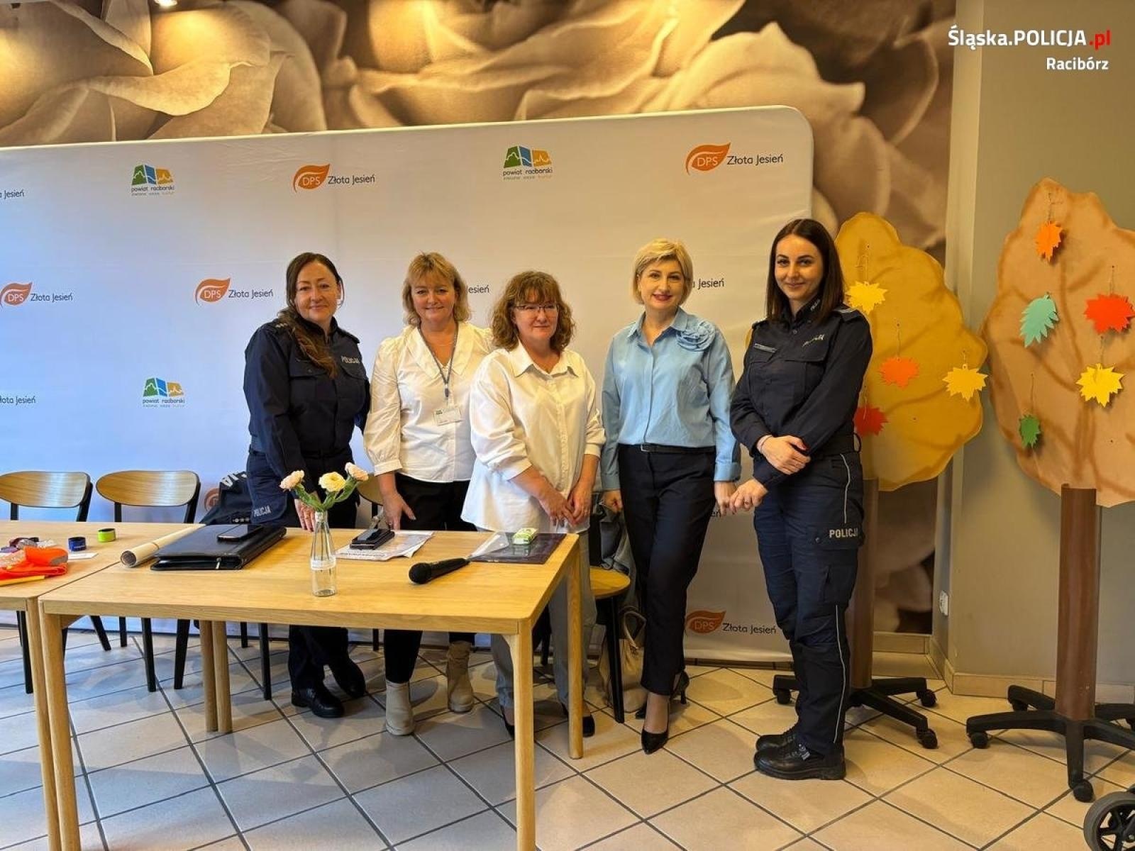 Zdjęcie w galerii na portalu naszraciborz.pl: Spotkanie z seniorami w DPS Złota Jesień wiadomości z regionu