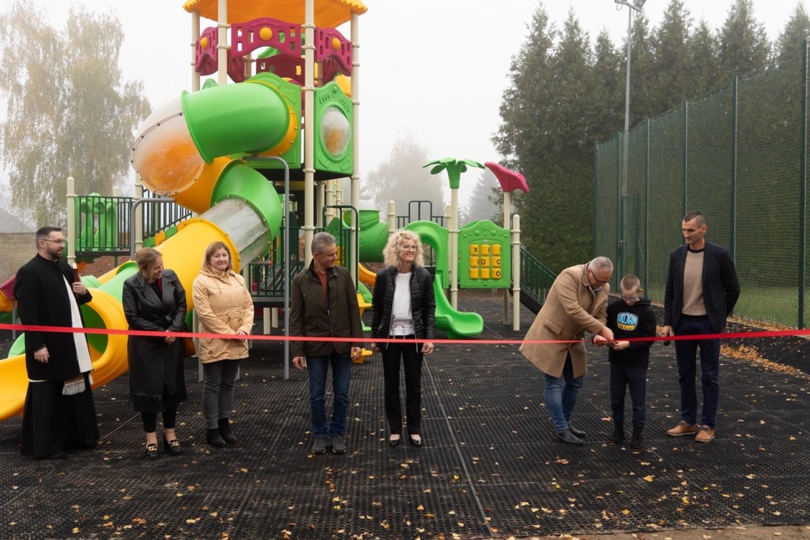 Zdjęcie w galerii na portalu naszraciborz.pl: Samborowice mają piękny plac zabaw wiadomości z regionu