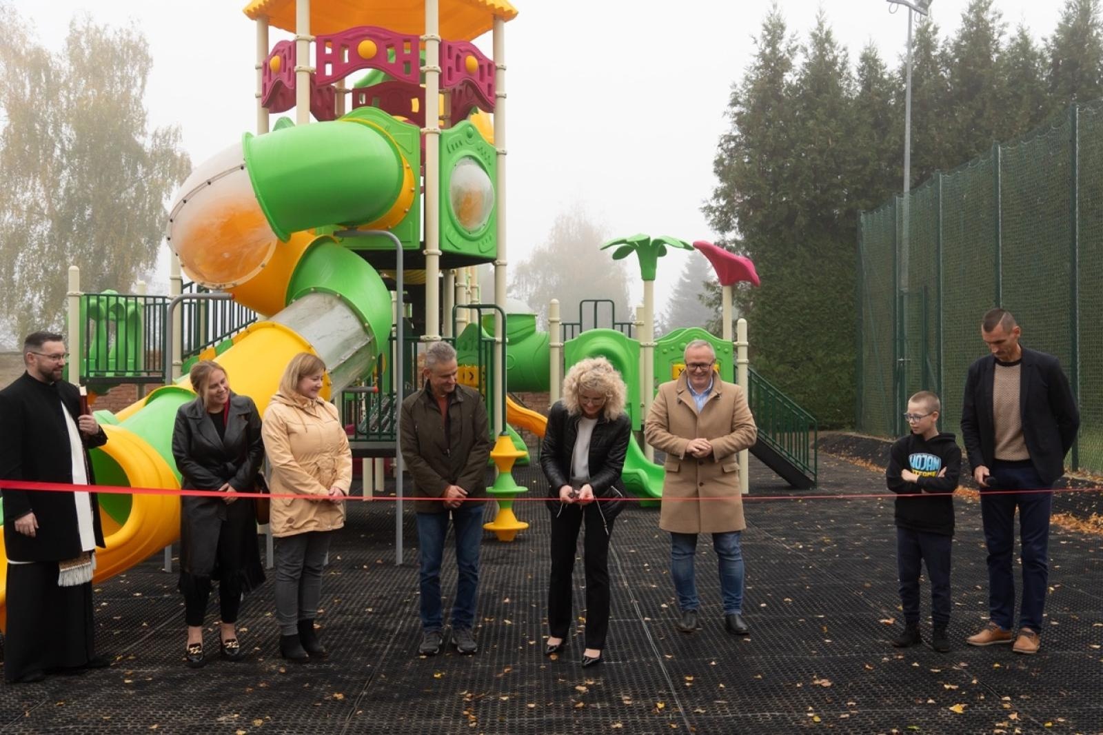 Zdjęcie w galerii na portalu naszraciborz.pl: Samborowice mają piękny plac zabaw wiadomości z regionu
