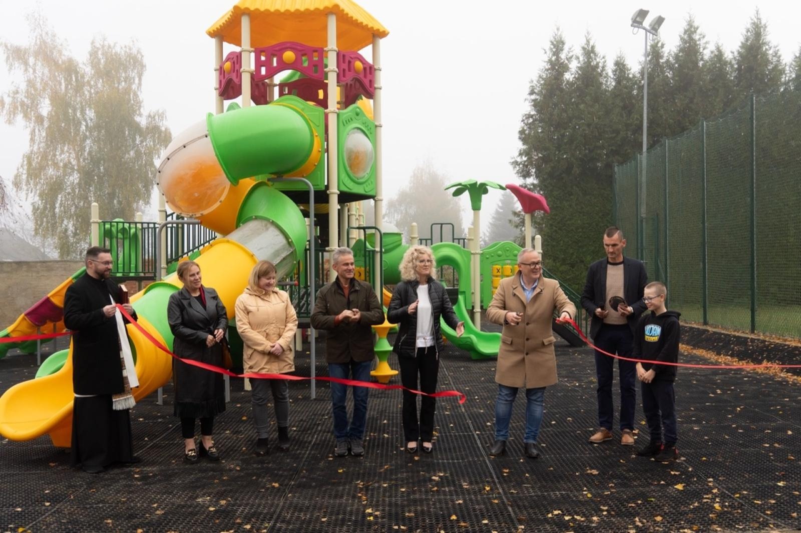 Zdjęcie w galerii na portalu naszraciborz.pl: Samborowice mają piękny plac zabaw wiadomości z regionu