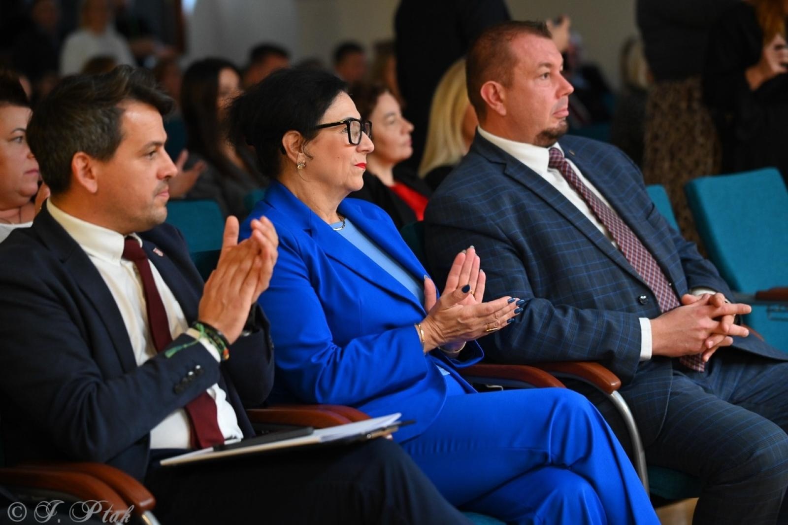 Zdjęcie w galerii na portalu naszraciborz.pl: Jubileusz 10-lecia Stowarzyszenia SPEKTRUM. Konferencja na Zamku Piastowskim wiadomości z regionu