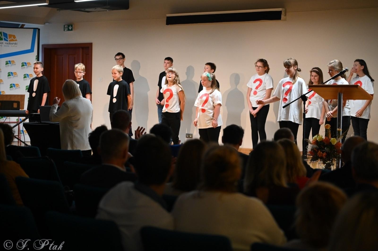 Zdjęcie w galerii na portalu naszraciborz.pl: Jubileusz 10-lecia Stowarzyszenia SPEKTRUM. Konferencja na Zamku Piastowskim wiadomości z regionu