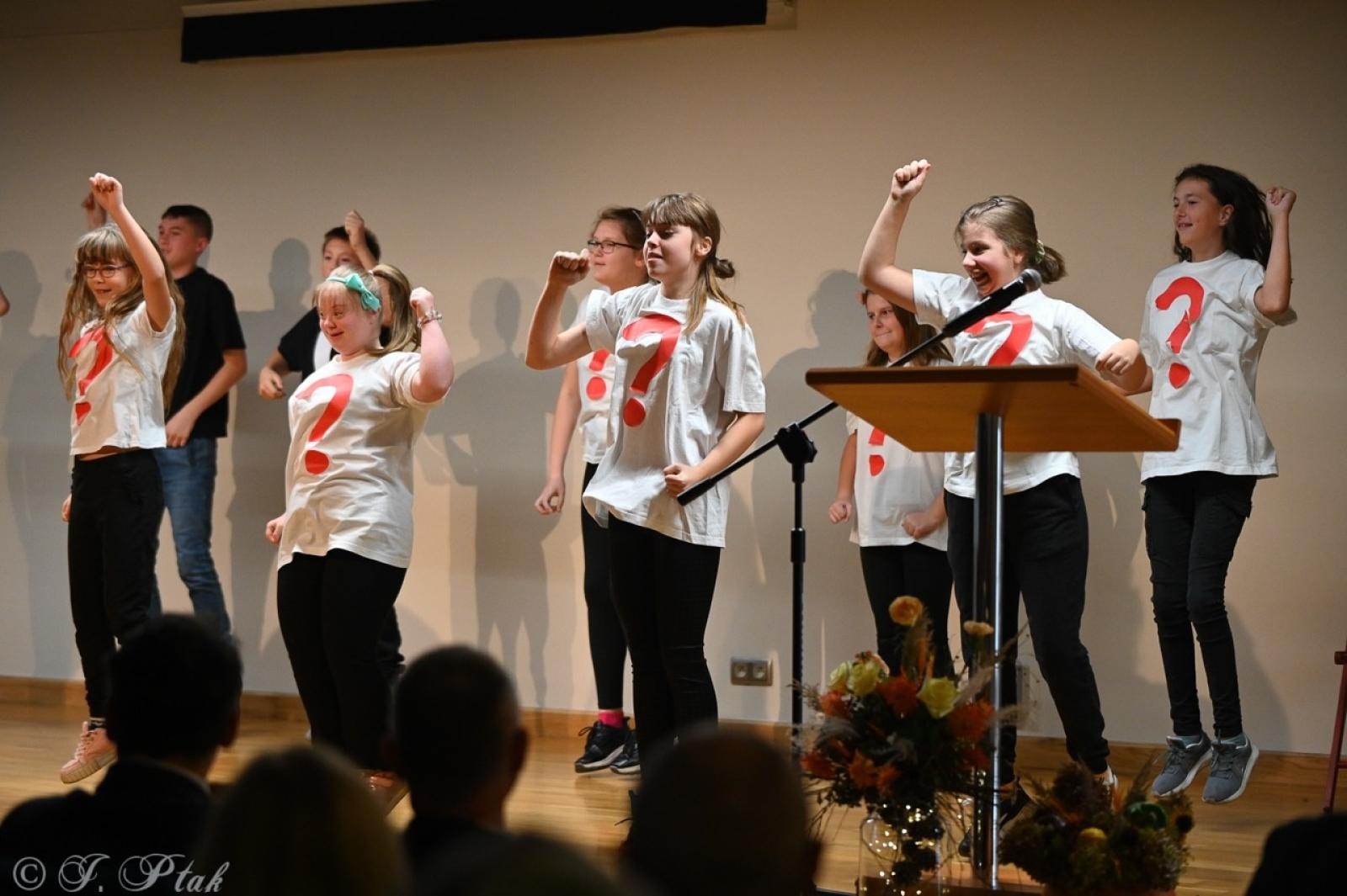 Zdjęcie w galerii na portalu naszraciborz.pl: Jubileusz 10-lecia Stowarzyszenia SPEKTRUM. Konferencja na Zamku Piastowskim wiadomości z regionu