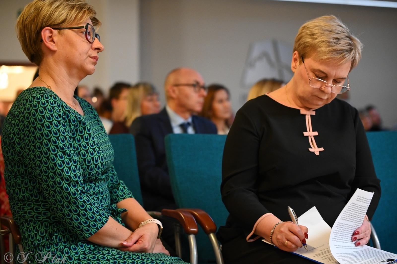 Zdjęcie w galerii na portalu naszraciborz.pl: Jubileusz 10-lecia Stowarzyszenia SPEKTRUM. Konferencja na Zamku Piastowskim wiadomości z regionu