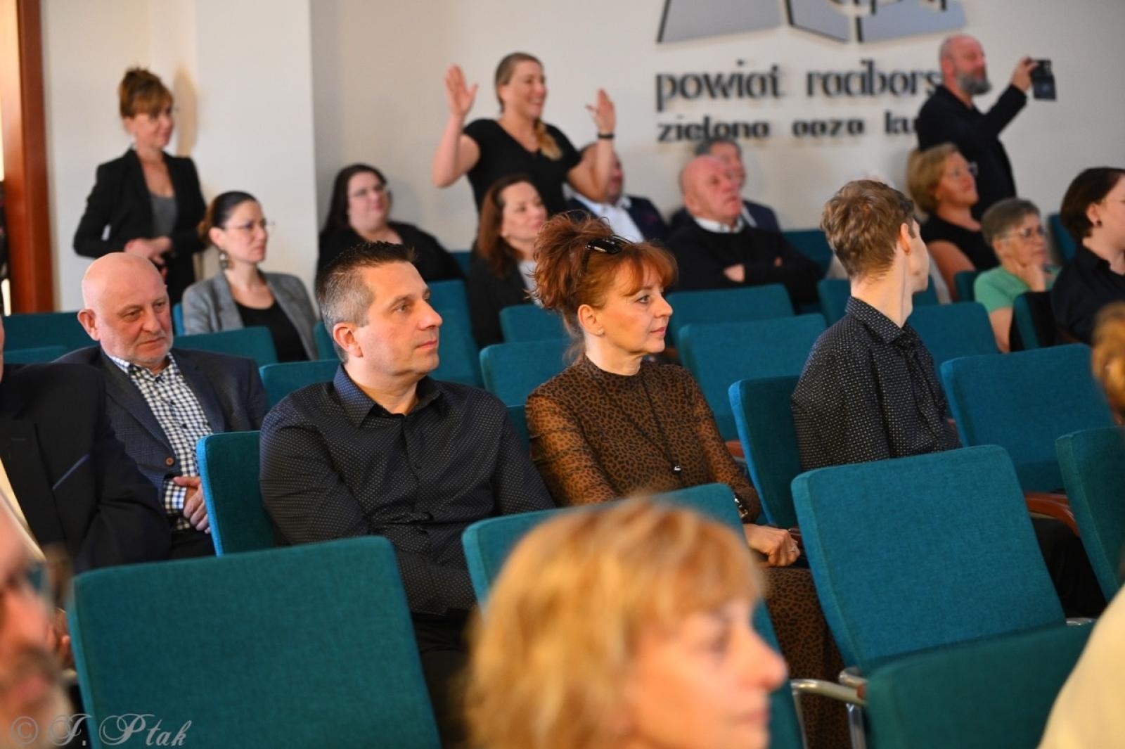 Zdjęcie w galerii na portalu naszraciborz.pl: Jubileusz 10-lecia Stowarzyszenia SPEKTRUM. Konferencja na Zamku Piastowskim wiadomości z regionu
