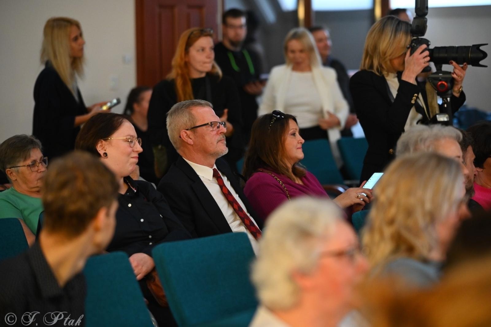 Zdjęcie w galerii na portalu naszraciborz.pl: Jubileusz 10-lecia Stowarzyszenia SPEKTRUM. Konferencja na Zamku Piastowskim wiadomości z regionu