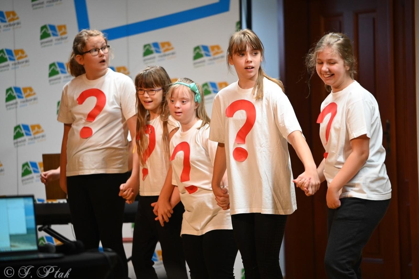 Zdjęcie w galerii na portalu naszraciborz.pl: Jubileusz 10-lecia Stowarzyszenia SPEKTRUM. Konferencja na Zamku Piastowskim wiadomości z regionu