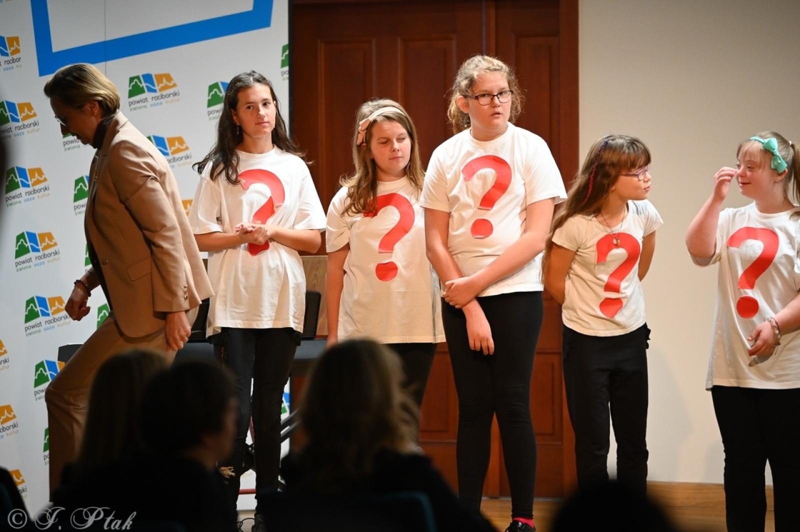 Zdjęcie w galerii na portalu naszraciborz.pl: Jubileusz 10-lecia Stowarzyszenia SPEKTRUM. Konferencja na Zamku Piastowskim wiadomości z regionu