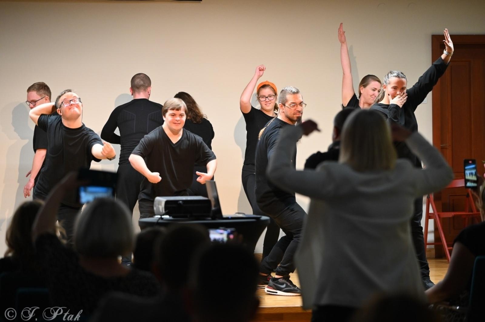 Zdjęcie w galerii na portalu naszraciborz.pl: Jubileusz 10-lecia Stowarzyszenia SPEKTRUM. Konferencja na Zamku Piastowskim wiadomości z regionu