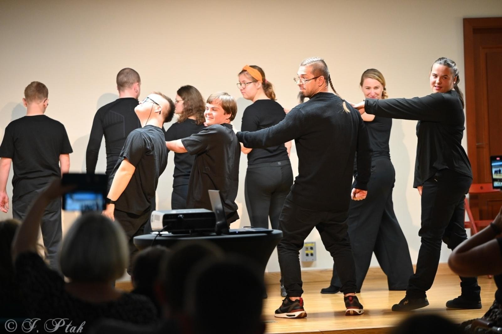 Zdjęcie w galerii na portalu naszraciborz.pl: Jubileusz 10-lecia Stowarzyszenia SPEKTRUM. Konferencja na Zamku Piastowskim wiadomości z regionu