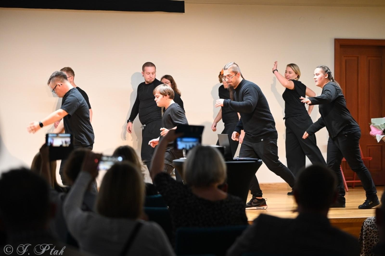 Zdjęcie w galerii na portalu naszraciborz.pl: Jubileusz 10-lecia Stowarzyszenia SPEKTRUM. Konferencja na Zamku Piastowskim wiadomości z regionu